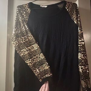 Long sleeve with gold sequin sleeves